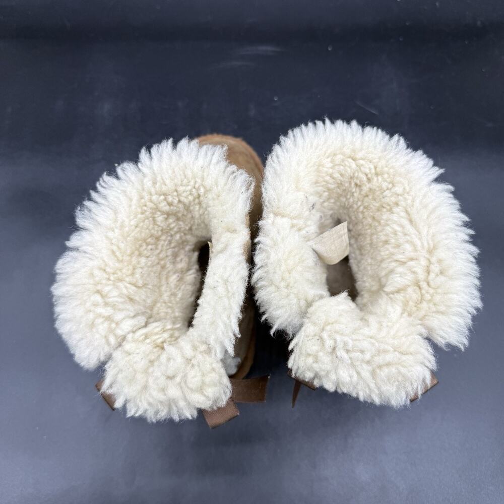 UGG Bailey Bootie Kids Size 8 Brown Fur lined Bow winter - Picture 6 of 8